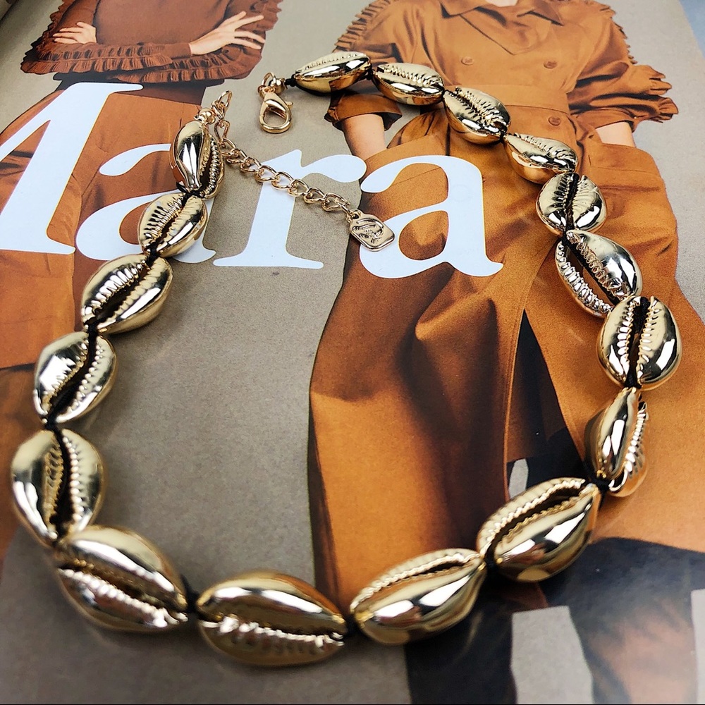 SHELL GOLDβ NECKLACE ππ - Picture 3 of 6
